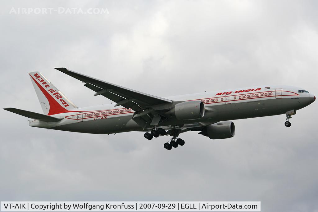 VT-AIK, 1999 Boeing 777-222 C/N 28714, old cs