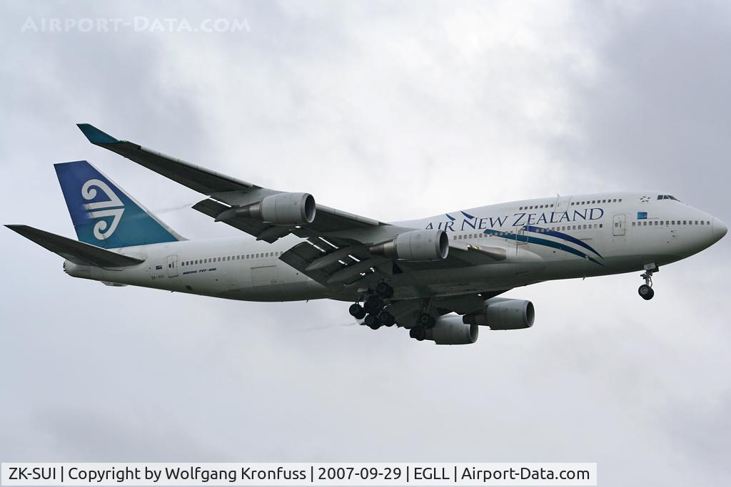 ZK-SUI, Boeing 747-441 C/N 24957, on final RWY09L