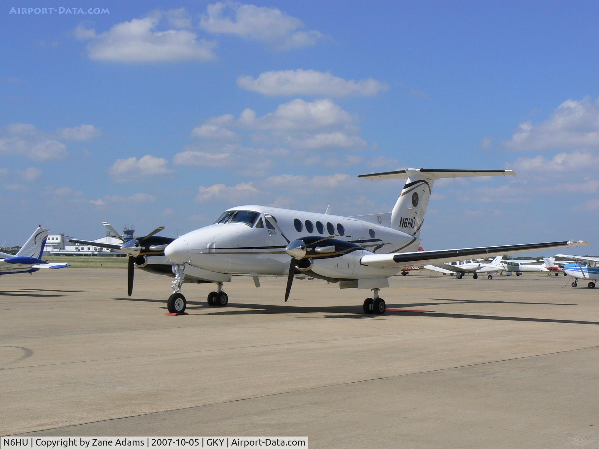 N6HU, 1977 Beech 200 C/N BB-319, on the ramp at Arlington Muni