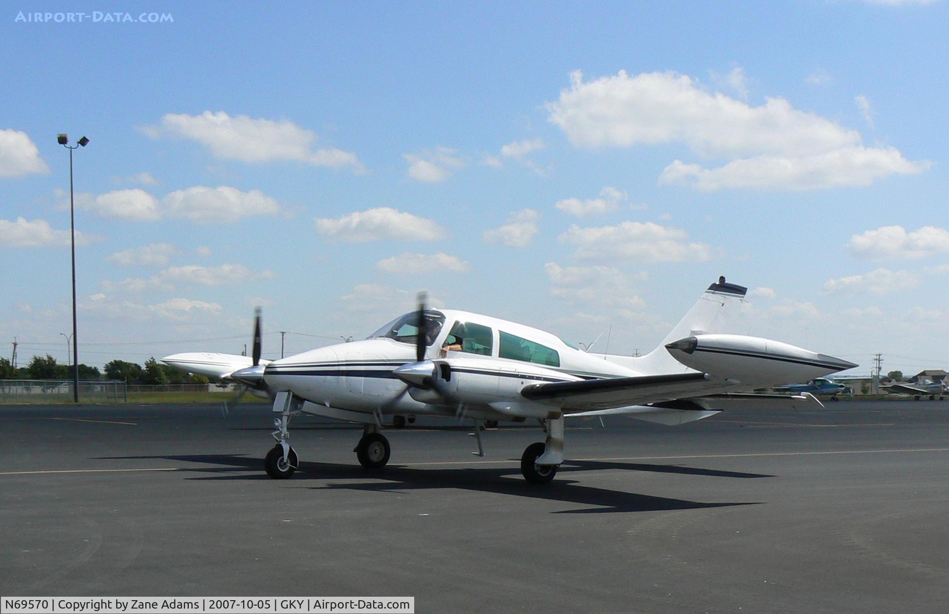 N69570, 1973 Cessna 310Q C/N 310Q0901, On the ramp at Arlington Muni