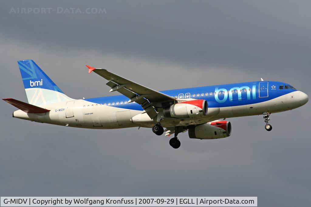G-MIDV, 2000 Airbus A320-232 C/N 1383, on final RWY09L