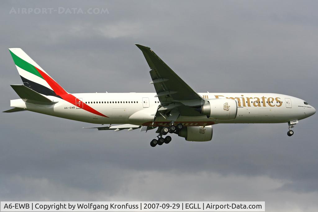 A6-EWB, 2007 Boeing 777-21H/LR C/N 35573, really nice aircraft!