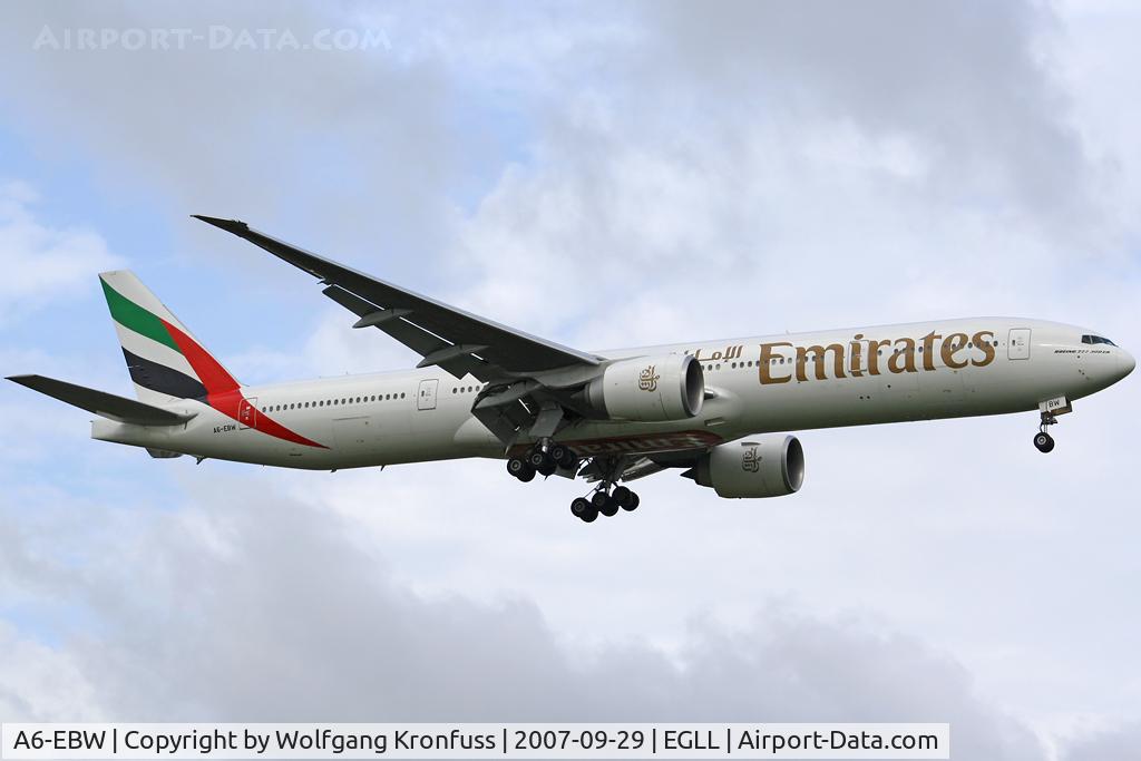 A6-EBW, 2006 Boeing 777-36N/ER C/N 32793, on final RWY09L
