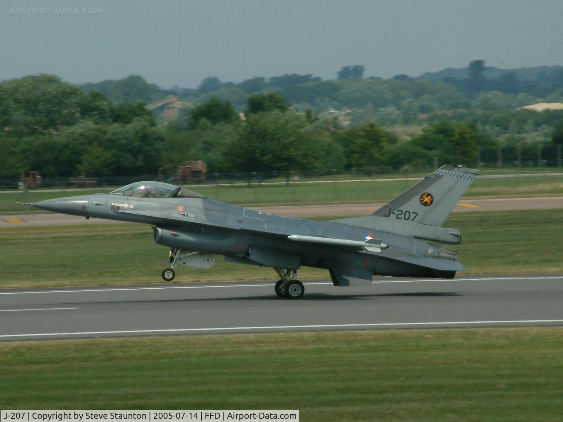 J-207, Fokker F-16AM Fighting Falcon C/N 6D-114, Royal International Air Tattoo 2005