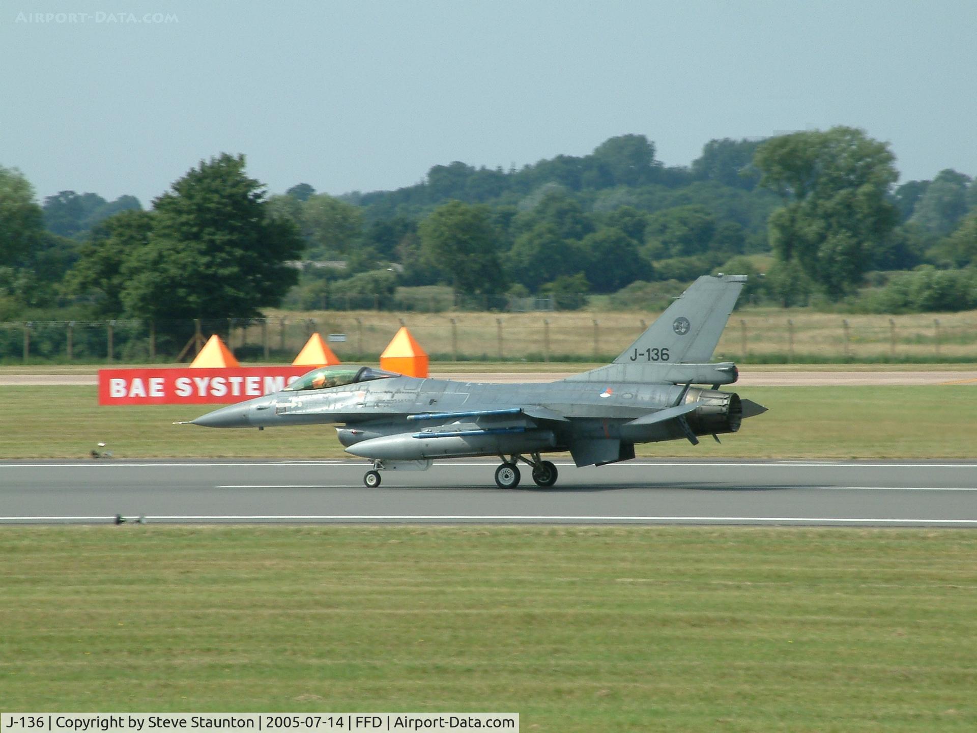 J-136, Fokker F-16AM Fighting Falcon C/N 6D-126, Royal International Air Tattoo 2005