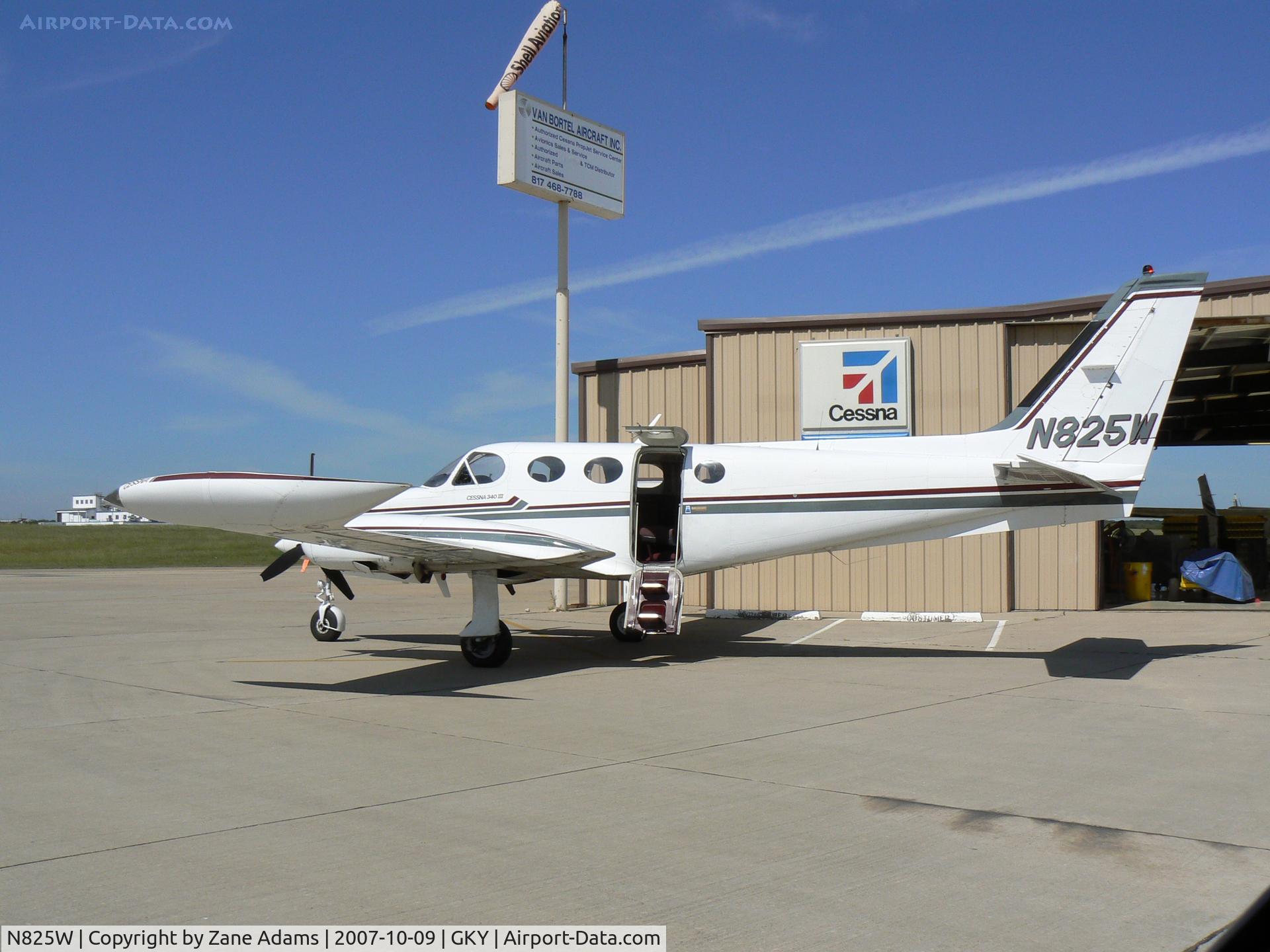 N825W, Cessna 340A C/N 340A0728, on the ramp at Arlington Muni