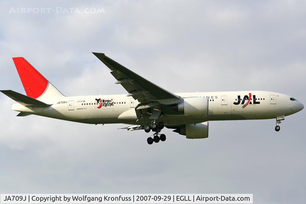 JA709J, 2004 Boeing 777-246/ER C/N 32896, japaneeesse!!!