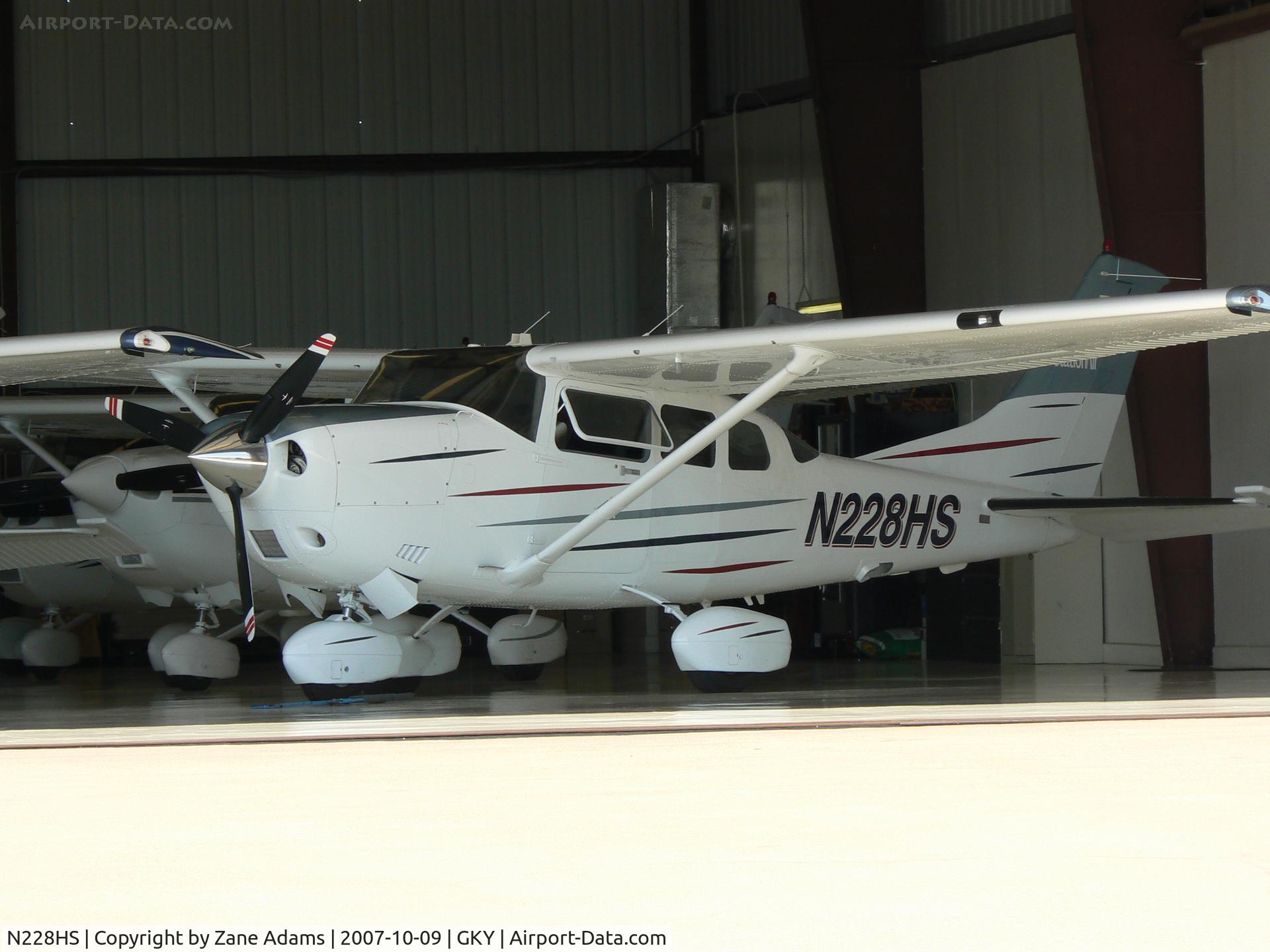 N228HS, 2003 Cessna T206H Turbo Stationair C/N T20608419, In the hanger