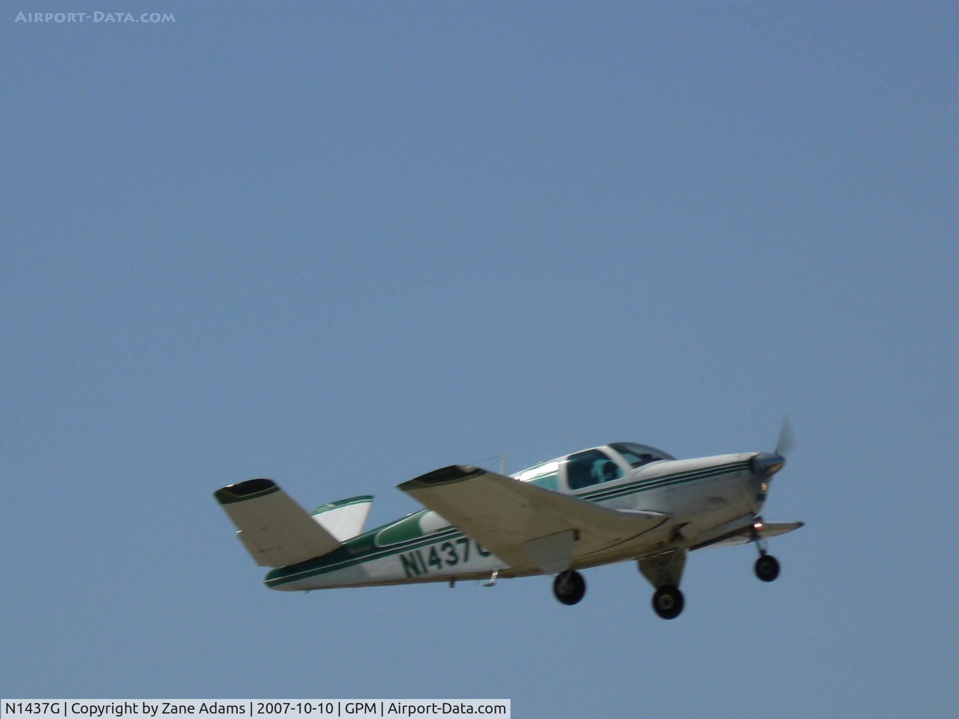 N1437G, 1962 Beech P35 Bonanza C/N D-6910, Take off from Grand Prairie