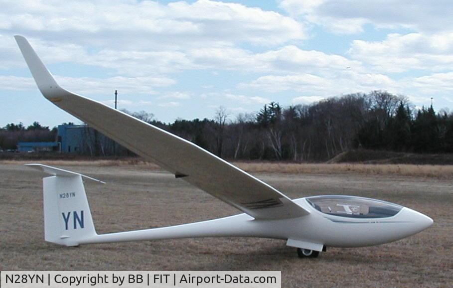 N28YN, 2001 Schleicher ASW-28 C/N 28037, At KFIT