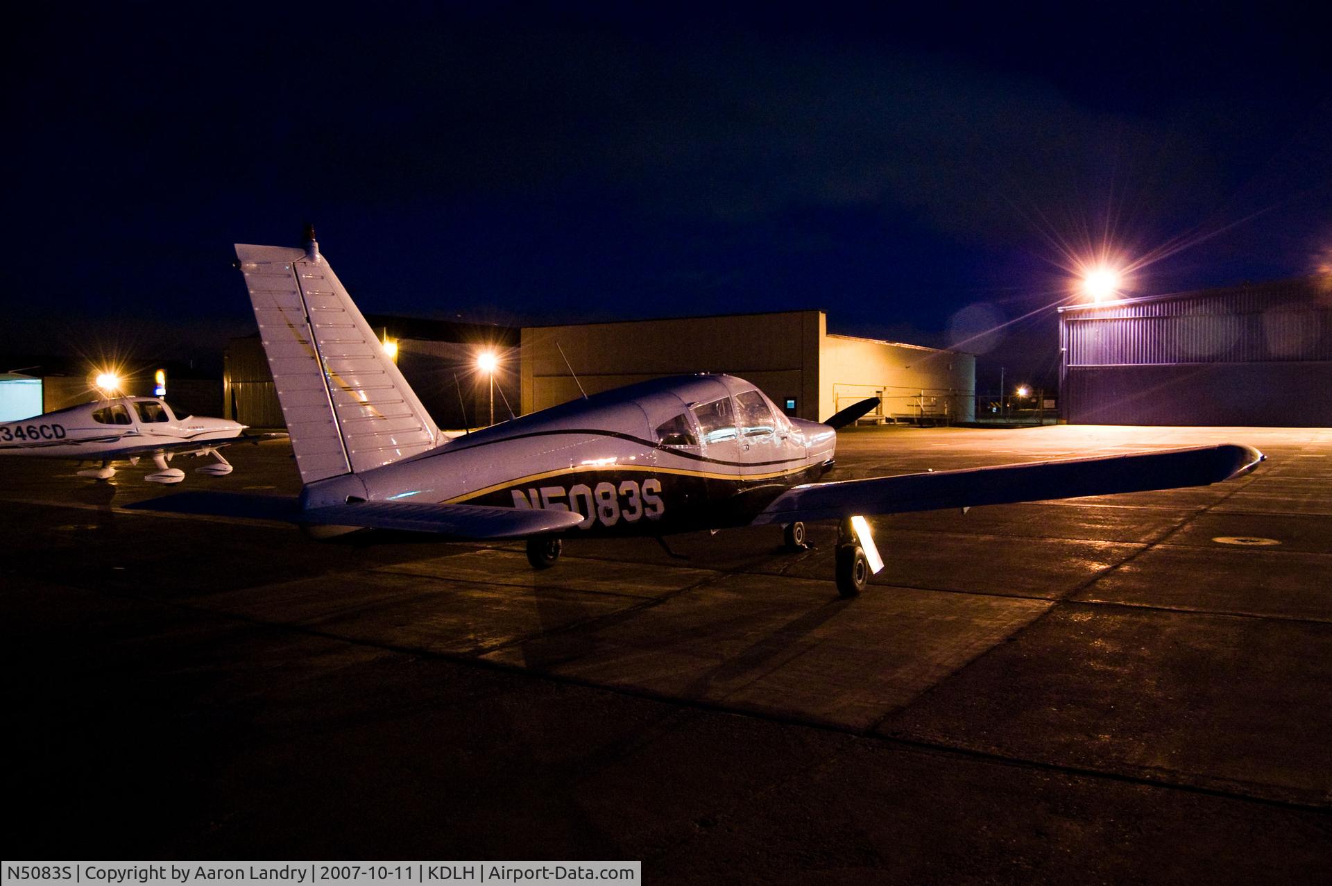 N5083S, 1971 Piper PA-28R-200 C/N 28R-7135082, Parked at KDLH