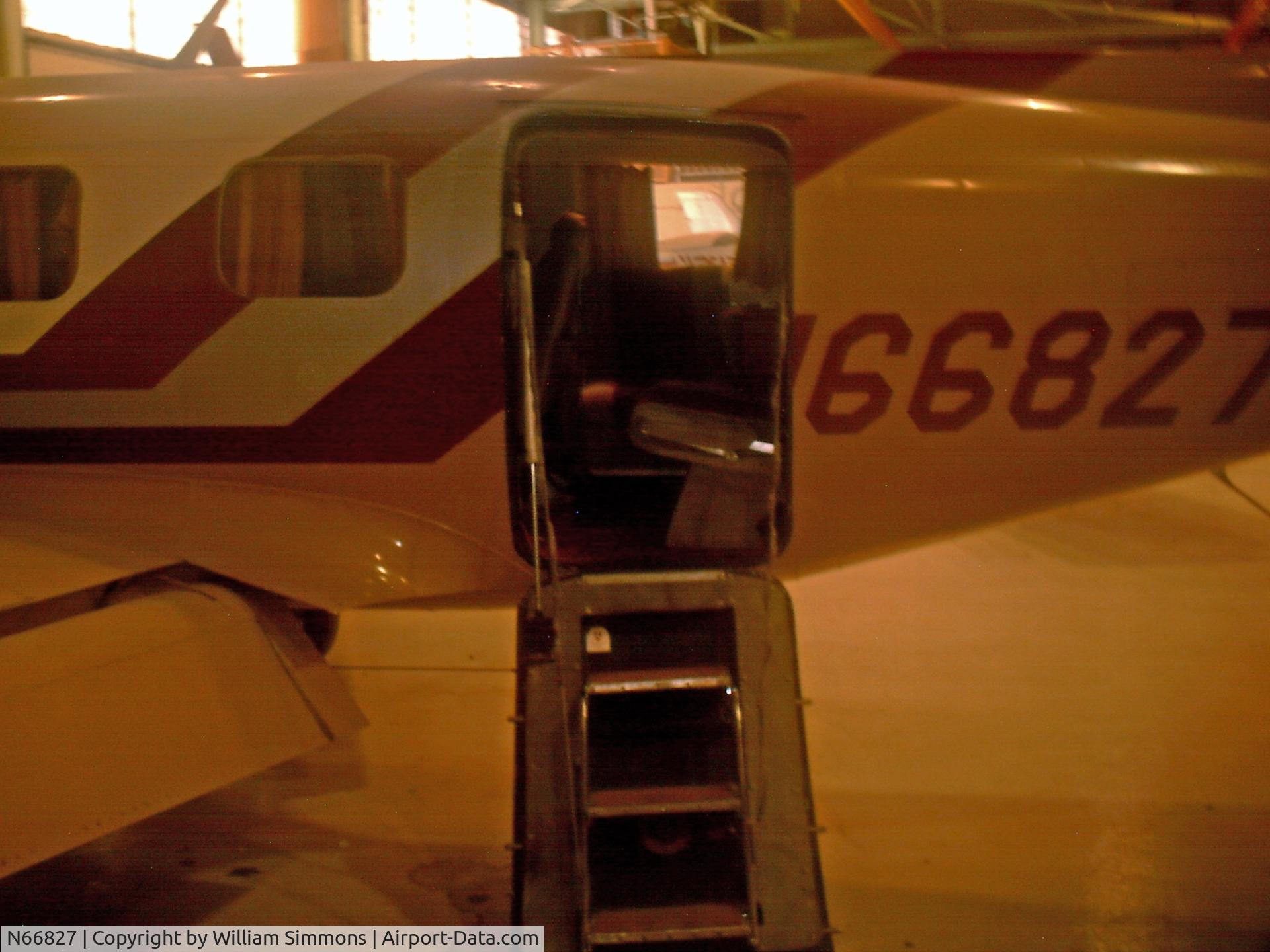 N66827, 1973 Piper PA-31P Navajo C/N 31P-7400186, cabin door