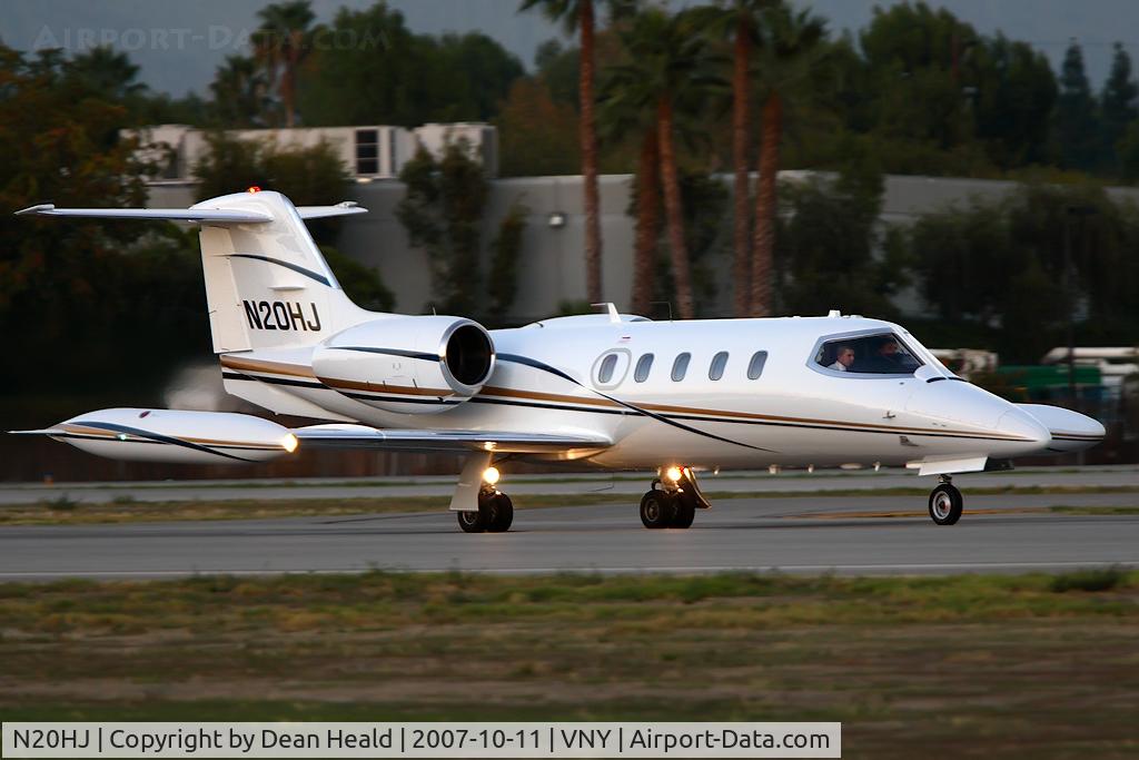 N20HJ, 2008 Diamond DA-40 Diamond Star C/N 40.937, Sky Wide Ventures LLC Learjet 35A starting takeoff roll on RWY 16R enroute to Phoenix Sky Harbor Int'l (KPHX).