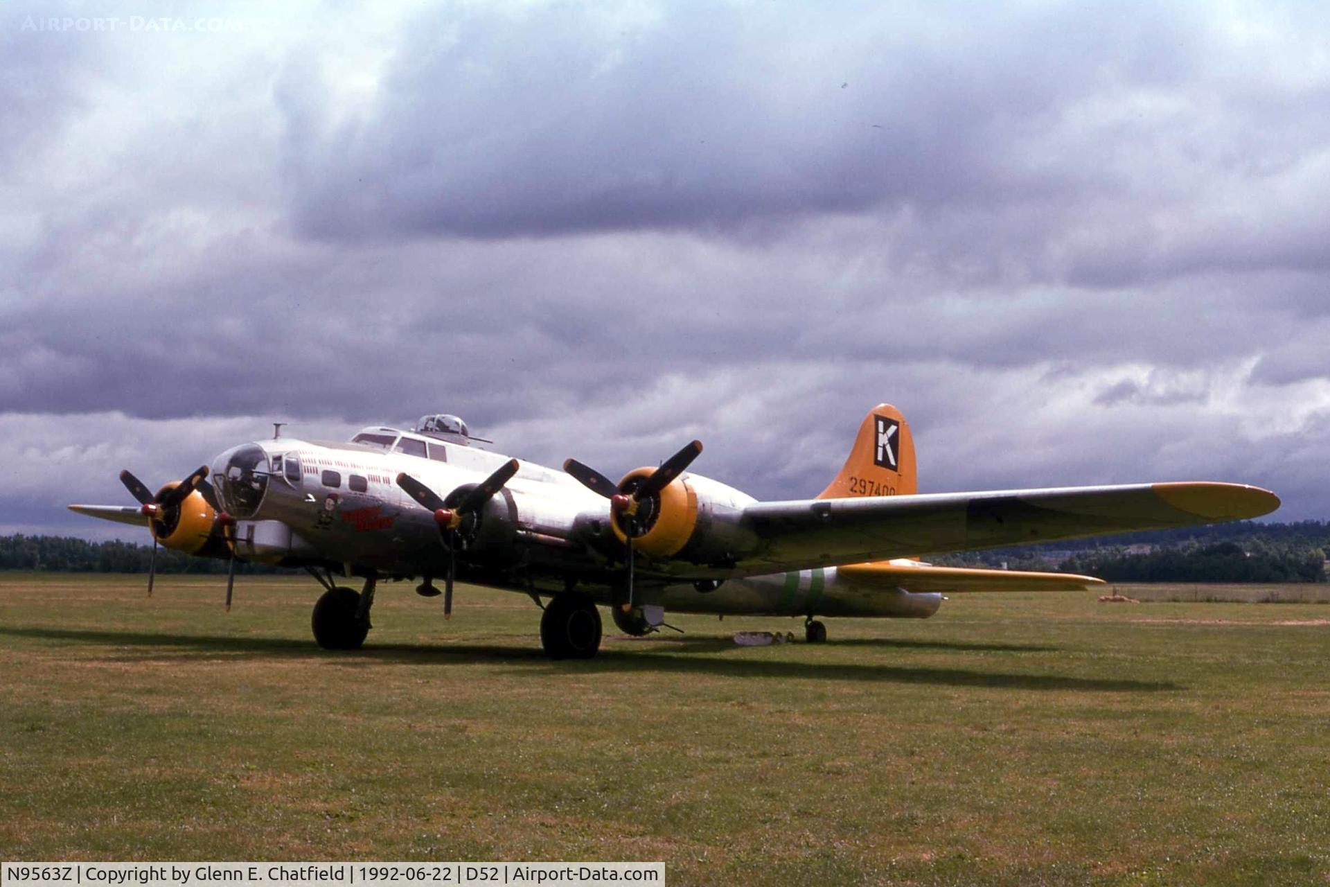 N9563Z, 1944 Boeing B-17G Flying Fortress C/N 32204, Fuddy Duddy at its home field