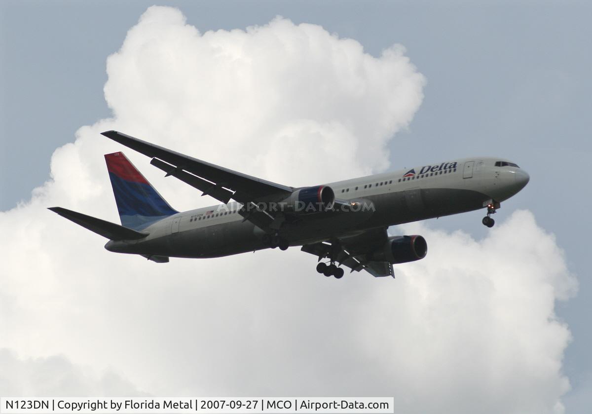 N123DN, 1987 Boeing 767-332 C/N 23437, Delta