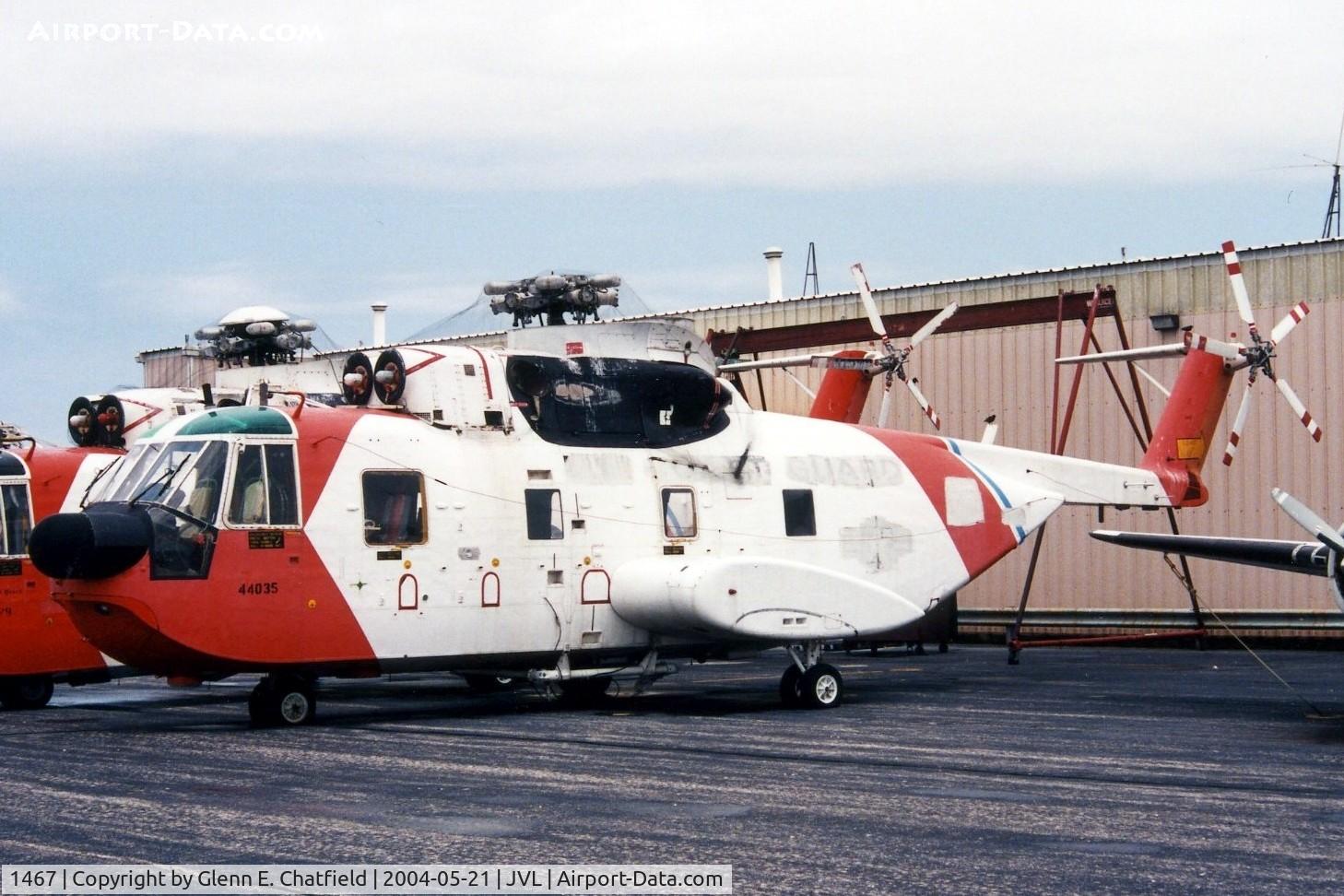 1467, Sikorsky HH-3F Pelican C/N 61629, Decommissioned HH-3F at the mechanic school ramp.