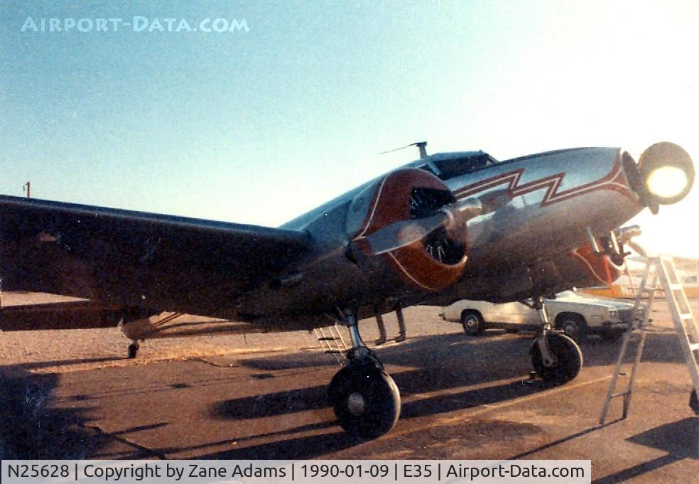 N25628, 1940 Lockheed 12A Electra Junior C/N 1286, At Fabens, TX