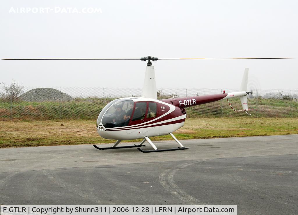 F-GTLR, Robinson R44 C/N 433, Arriving at the Yankee Delta home base...