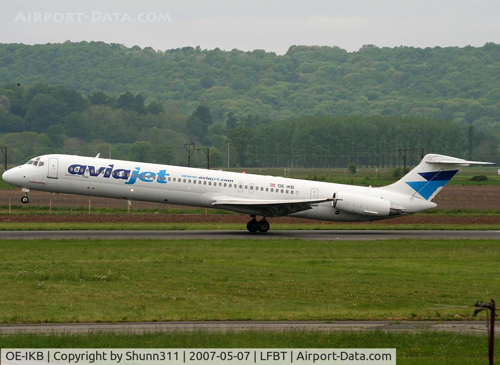 OE-IKB, 1986 McDonnell Douglas MD-83 (DC-9-83) C/N 49448, Landing rwy 02