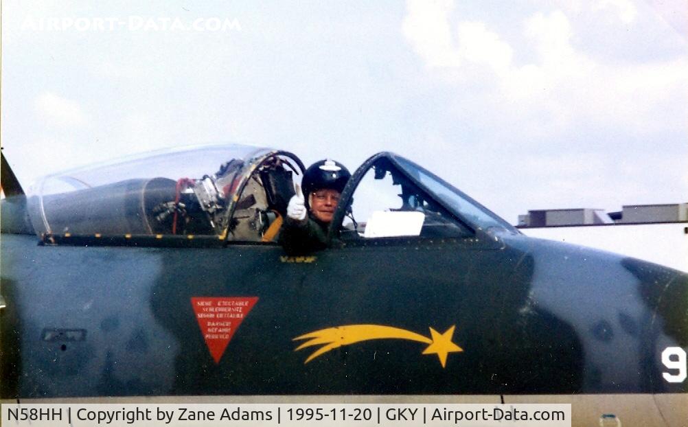 N58HH, 1958 Hawker Hunter F.58A C/N 41H-697464, Tom Delashaw ferry pilot on arriaval day at Texas Air Command Museum