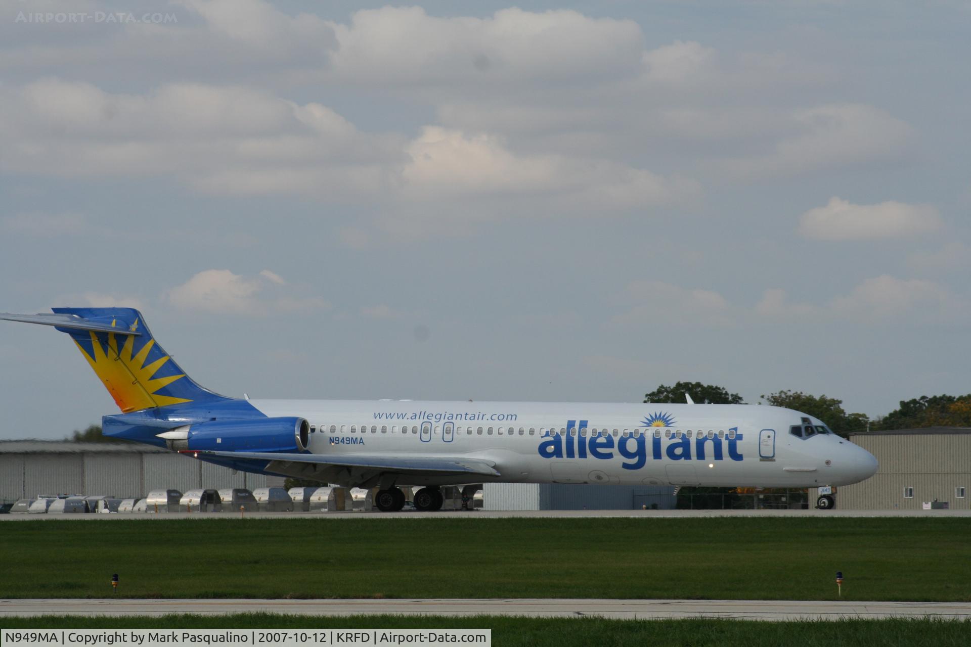 N949MA, 1989 McDonnell Douglas MD-87 (DC-9-87) C/N 49779, MD-87