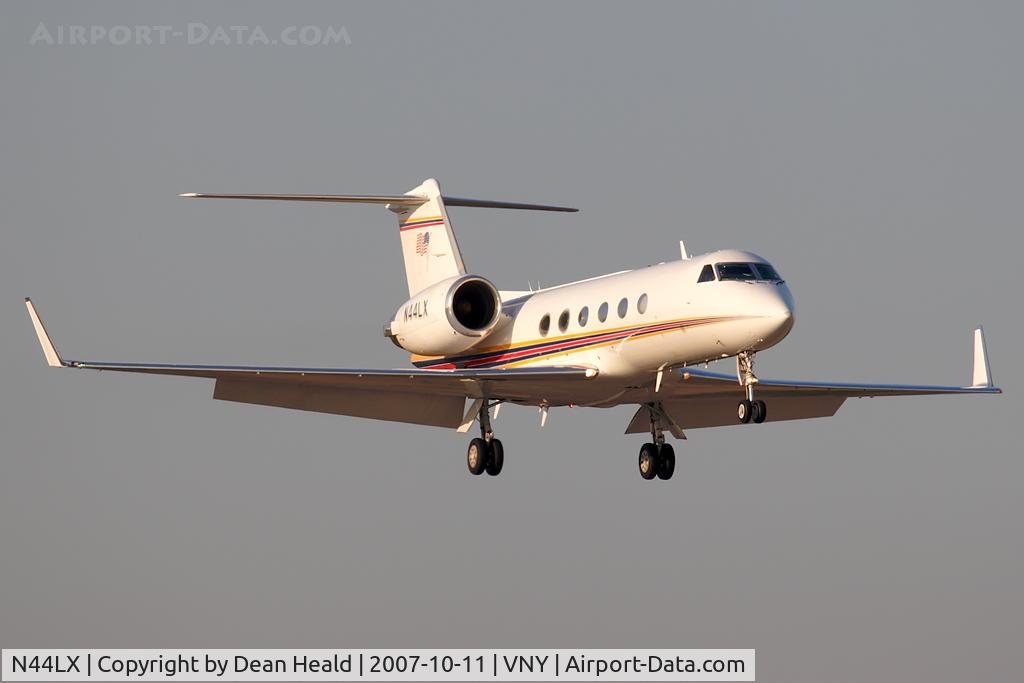 N44LX, 1989 Gulfstream Aerospace G-IV C/N 1114, Trans Exec Air Service Inc 1989 Gulfstream G-IV N44LX on short-final to RWY 16R.