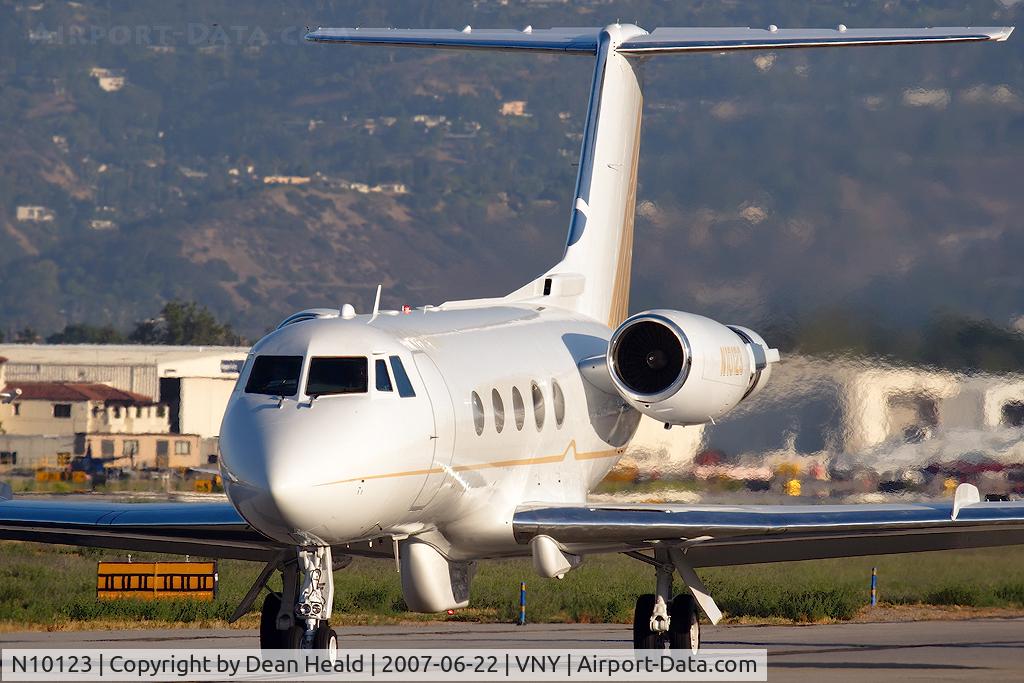 N10123, 1971 Grumman G-1159 Gulfstream II C/N 107, Unique and mysterious pods on the underside of the fuselage of this Gulfstream G-II. This plane is taxiing to RWY 16R for departure for some tests presumably related to the pods.