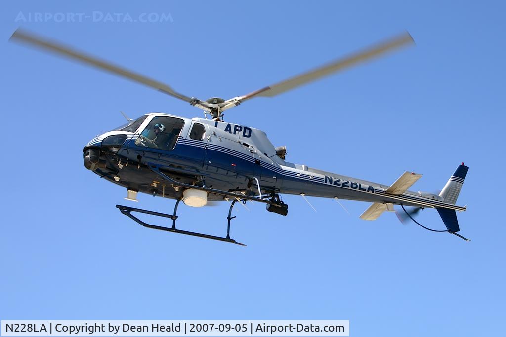 N228LA, 2000 Eurocopter AS-350B-2 Ecureuil Ecureuil C/N 3316, 2000 Eurocopter AS350B2 N228LA preparing to arrive at the LAPD heliport.