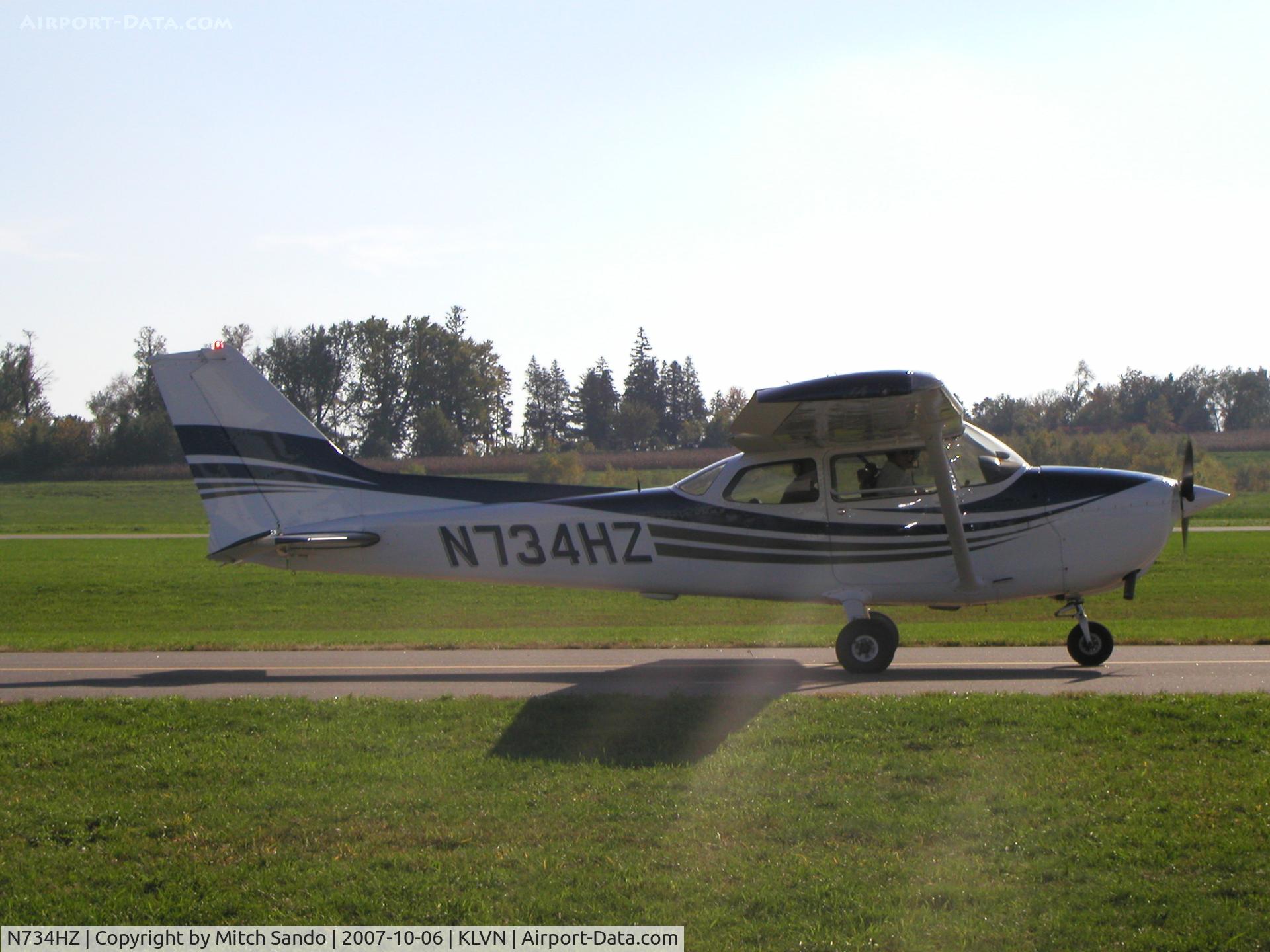 N734HZ, 1977 Cessna 172N C/N 17268878, Taxiing to parking.