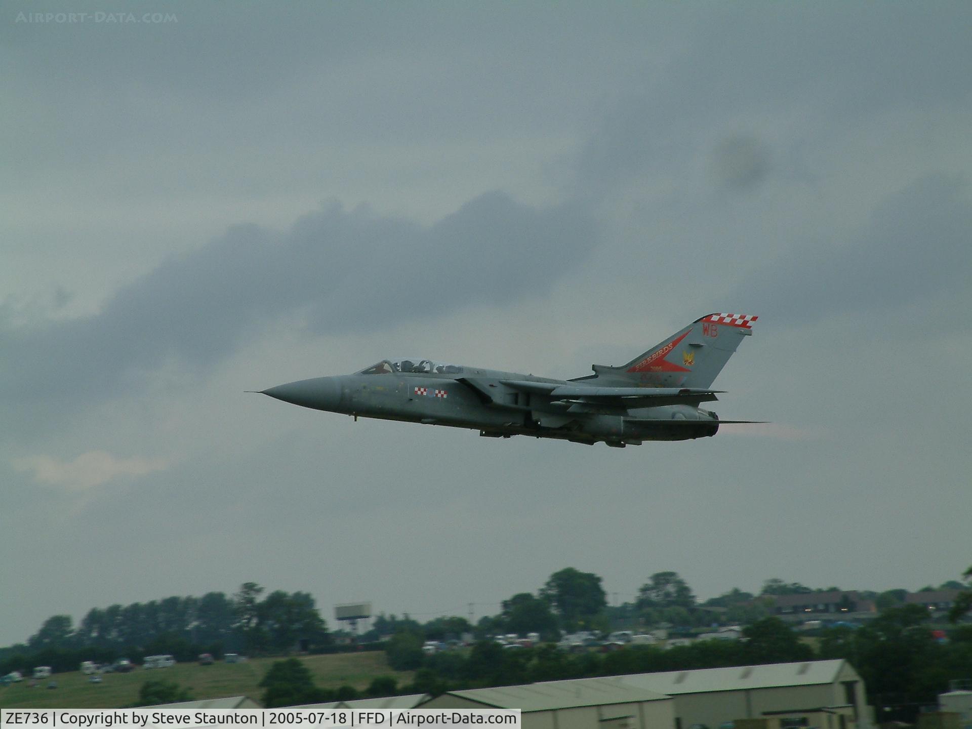 ZE736, 1988 Panavia Tornado F.3 C/N 69/AS051/3300, Royal International Air Tattoo 2005