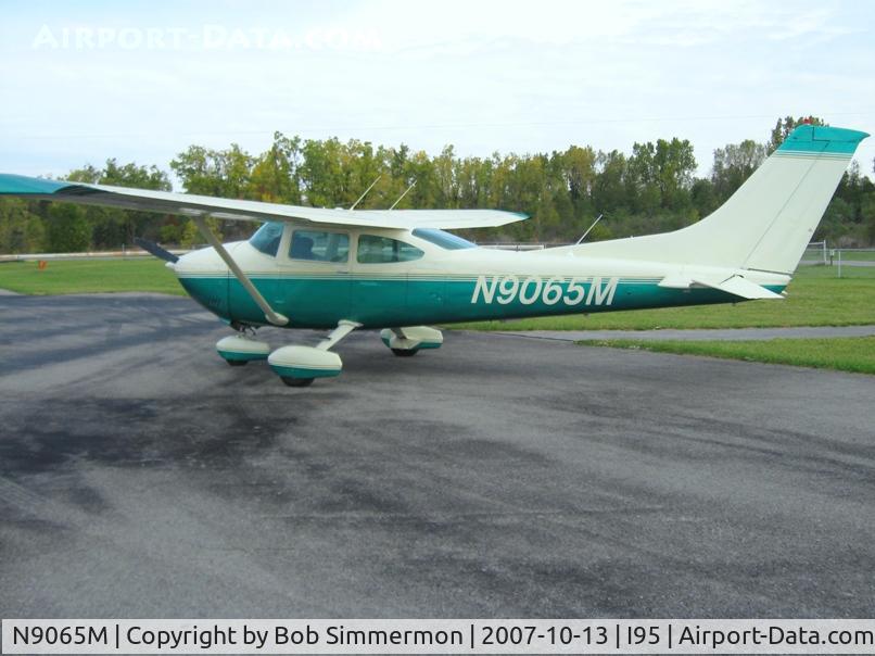 N9065M, 1976 Cessna 182P Skylane C/N 18264662, On the ramp at Kenton, OH