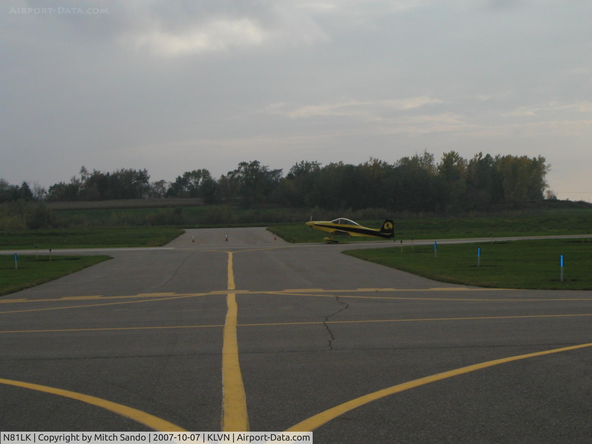 N81LK, 1981 Bushby Mustang II C/N MII-579, Landing Runway 12.
