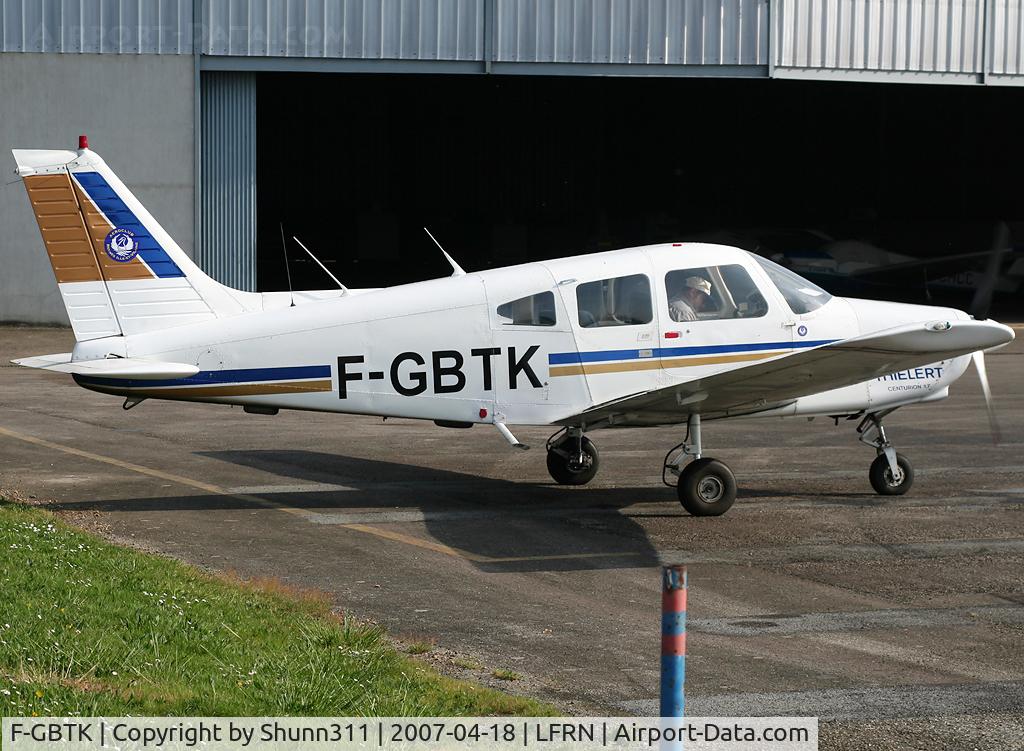 F-GBTK, Piper PA-28-161 Warrior II C/N 288016333, Awating a new light flight at the Airclub...