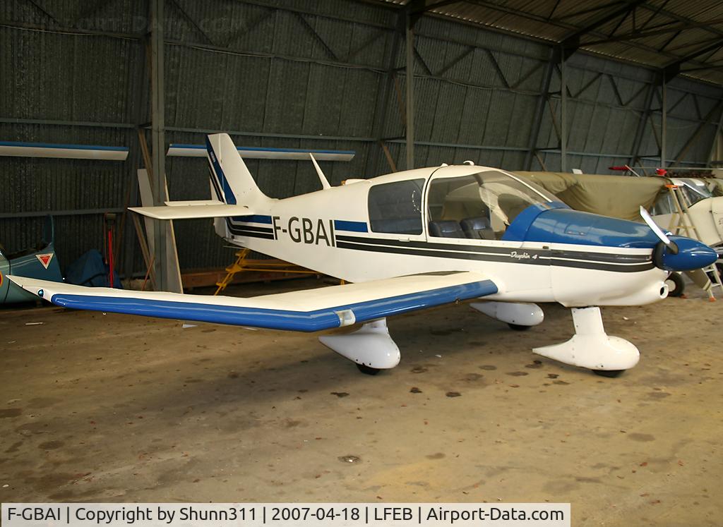 F-GBAI, Robin DR-400-140B Major C/N 1289, Inside the Airclub's hangar of Dinan...