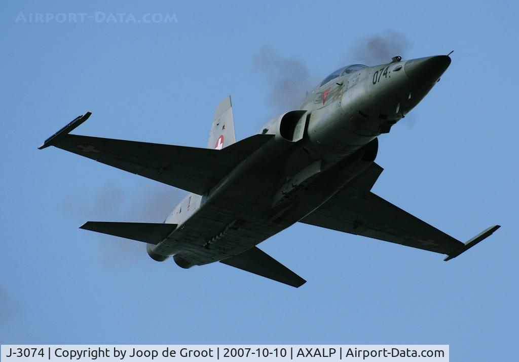 J-3074, Northrop F-5E Tiger II C/N L.1074, How about real live firing? Fast and low over the Axalp firing range during the anual air display.