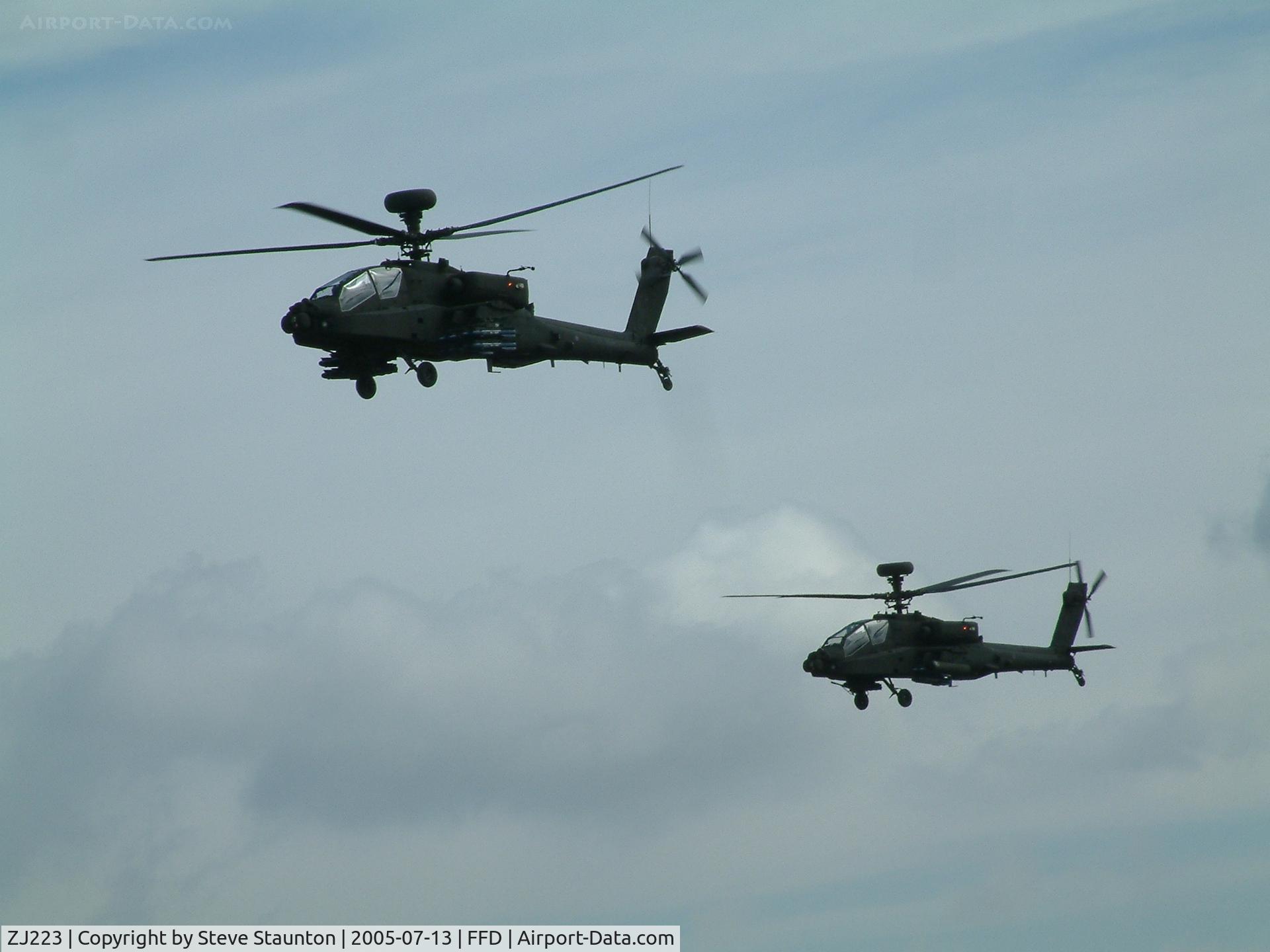 ZJ223, Westland Apache AH.1 C/N DU057/WAH057, Royal International Air Tattoo 2005 (with ZJ229)
