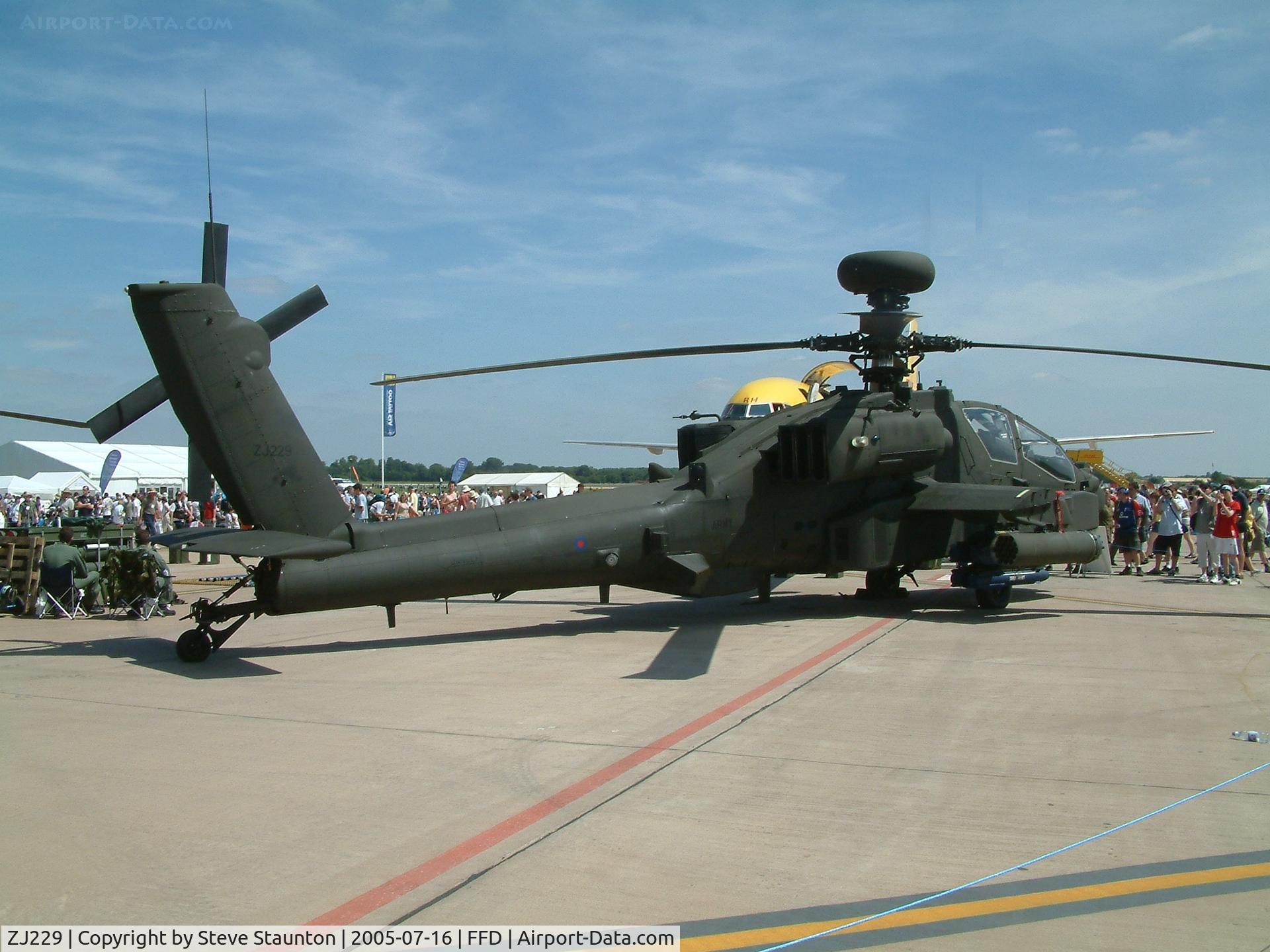 ZJ229, Westland Apache AH.1 C/N DU063/WAH063, Royal International Air Tattoo 2005