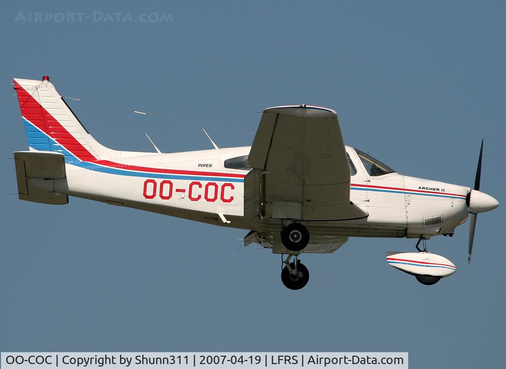 OO-COC, 1978 Piper PA-28-181 Archer II C/N 28-7890496, Private PA28 landing rwy 03