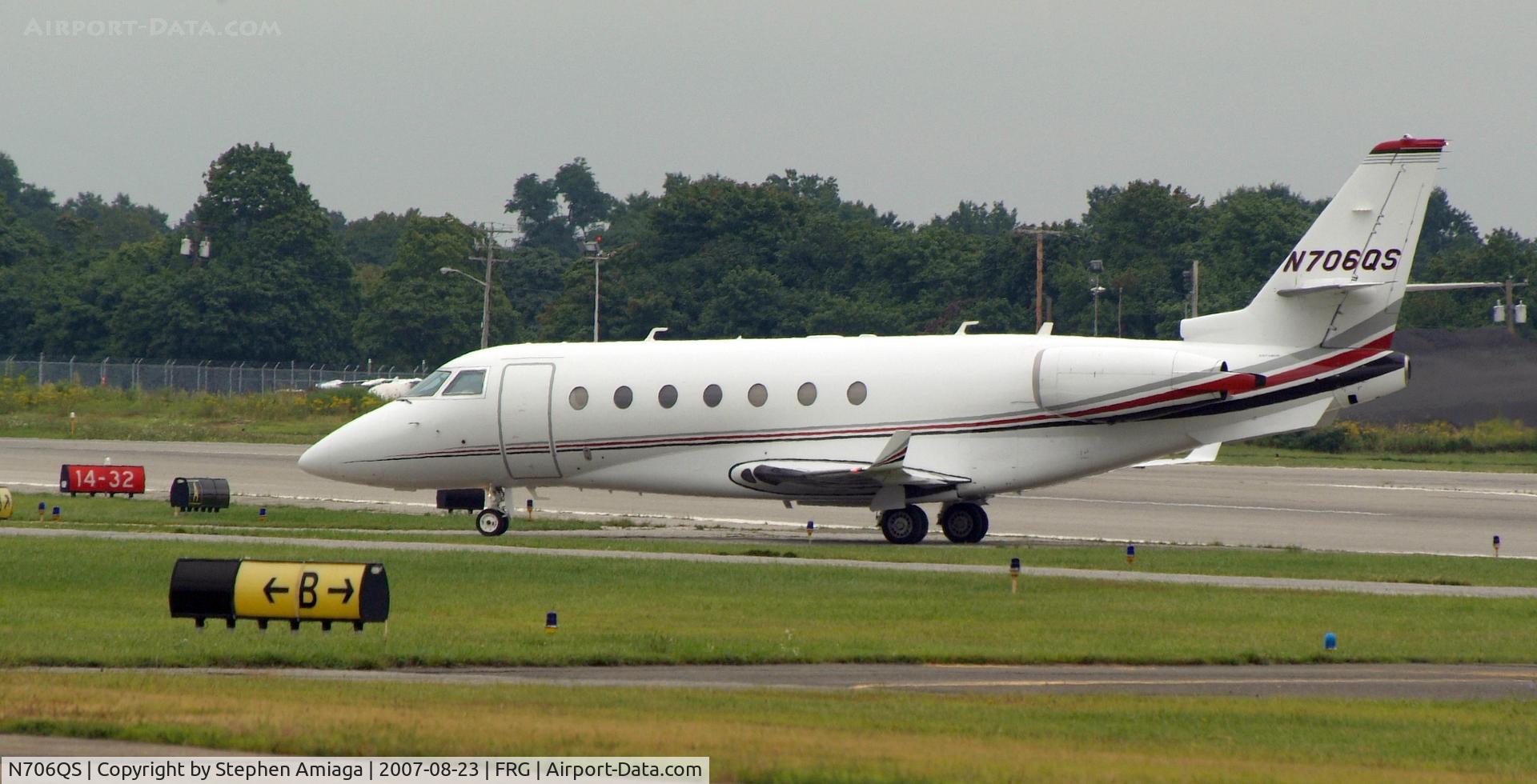 N706QS, 2006 Israel Aircraft Industries Gulfstream 200 C/N 131, G-200 taxiing in