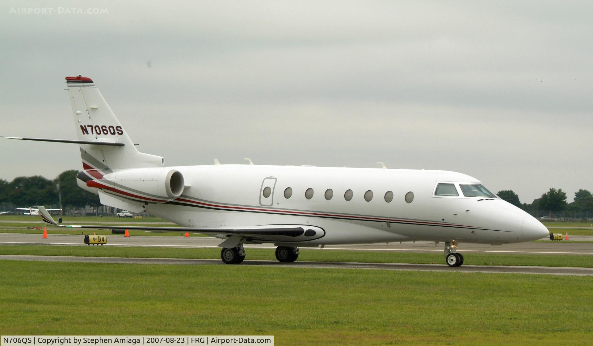 N706QS, 2006 Israel Aircraft Industries Gulfstream 200 C/N 131, G-200 taxiing in