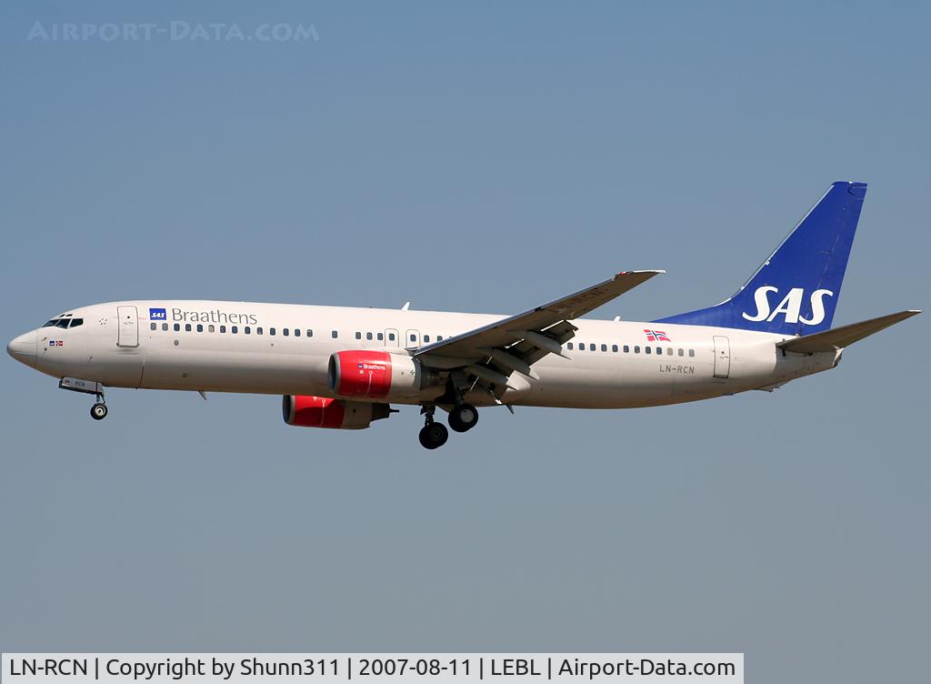 LN-RCN, 2000 Boeing 737-883 C/N 28318, Landing rwy 25L after a go around