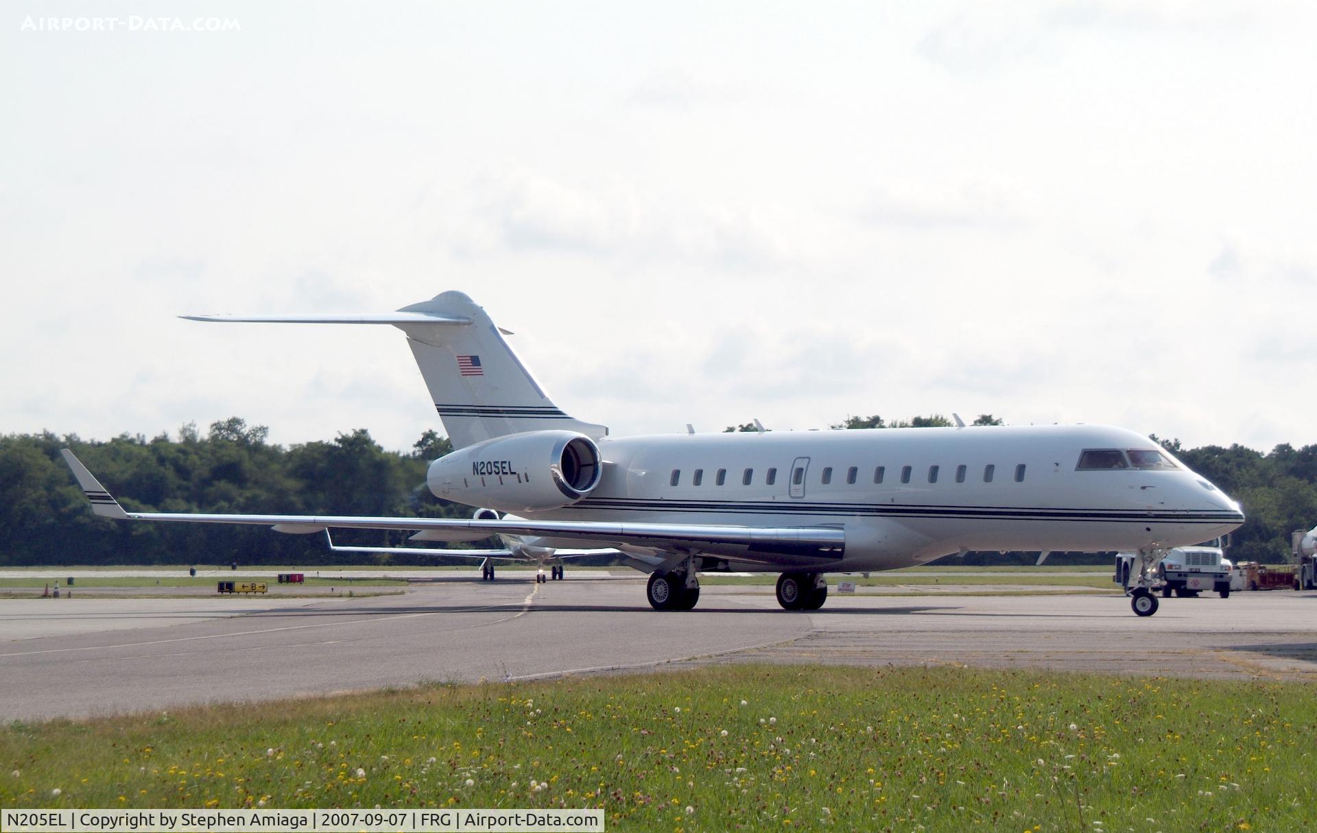 N205EL, 2006 Bombardier BD-700-1A10 Global Express C/N 9201, 700 Taxiing to Atlantic