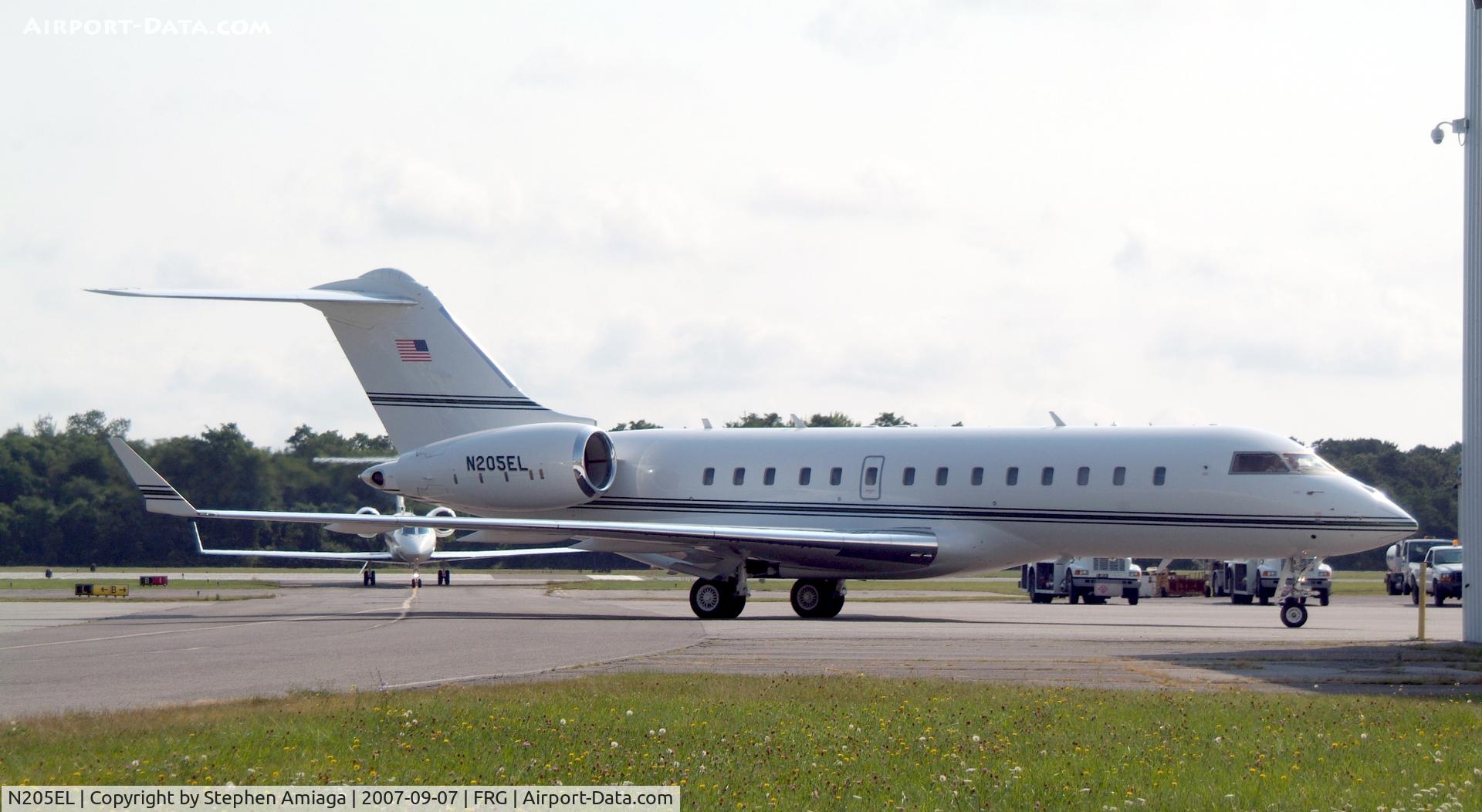 N205EL, 2006 Bombardier BD-700-1A10 Global Express C/N 9201, 700 Taxiing to Atlantic