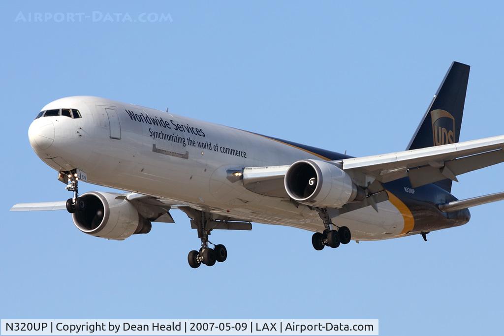 N320UP, 1997 Boeing 767-34AF C/N 27747, UPS N320UP on short-final to RWY 25R.