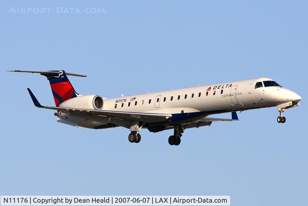 N11176, 2004 Embraer ERJ-145XR (EMB-145XR) C/N 14500881, Delta Connection (by ExpressJet) N11176 on short-final to RWY 24R.