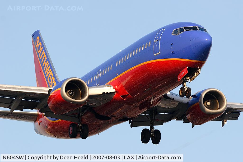 N604SW, 1995 Boeing 737-3H4 C/N 27955, Southwest Airlines N604SW (FLT SWA2167) from Phoenix Sky Harbor Int'l (KPHX) on short-final to RWY 24R.