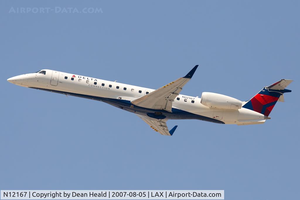 N12167, 2004 Embraer ERJ-145XR (EMB-145XR) C/N 14500834, Delta Connection (ExpressJet) N12167 (FLT BTA7778) climbing out from RWY 25L enroute to Phoenix Sky Harbor Int'l (KPHX).
