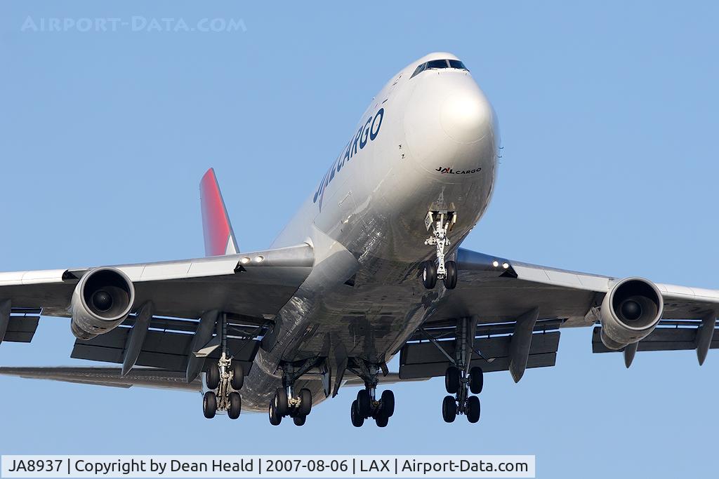JA8937, 1980 Boeing 747-246F C/N 22477, JAL Cargo JA8937 (FLT JAL6086) from San Francisco Int'l (KSFO) on short-final to RWY 24R.