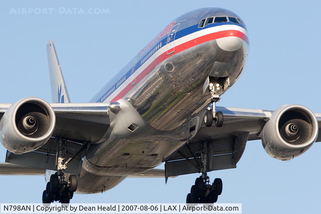 N798AN, 2001 Boeing 777-223 C/N 30797, American Airlines (FLT AAL135) from London Heathrow on short-final to RWY 24R. Try to decipher the reflections from the fuselage.