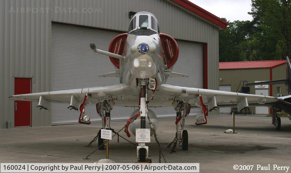 160024, 1976 Douglas A-4M Skyhawk C/N 14526, Lanky gear, and tiny wings.  But such a warhorse!